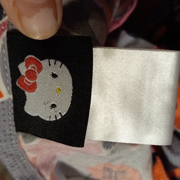 Hello Kitty flower theme print scrub top - Picture 6 of 6